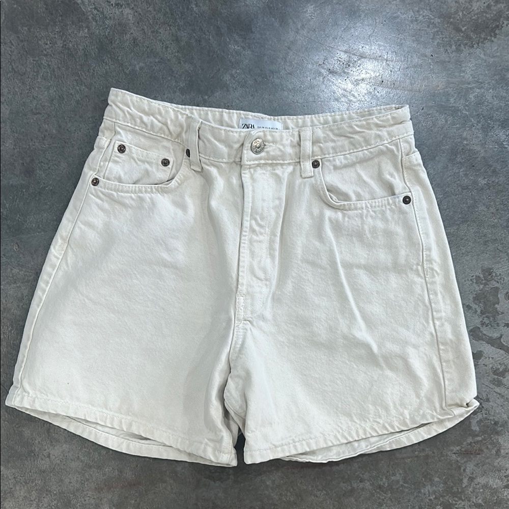 Zara Women's Cream Shorts